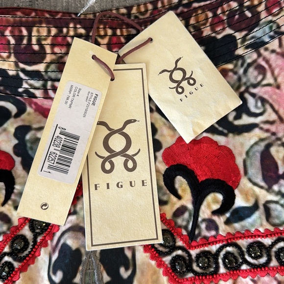 Figure Isla Printed Maxi Skirt with Embroidered Detail - Picture 12 of 14